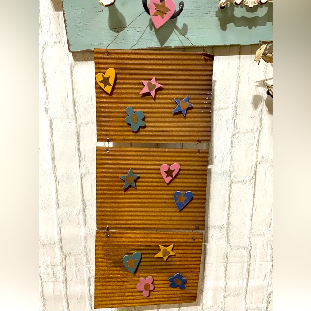 Rusty Metal Farmhouse Hanging Photo Note Magnet Board W/ Magnets NEW